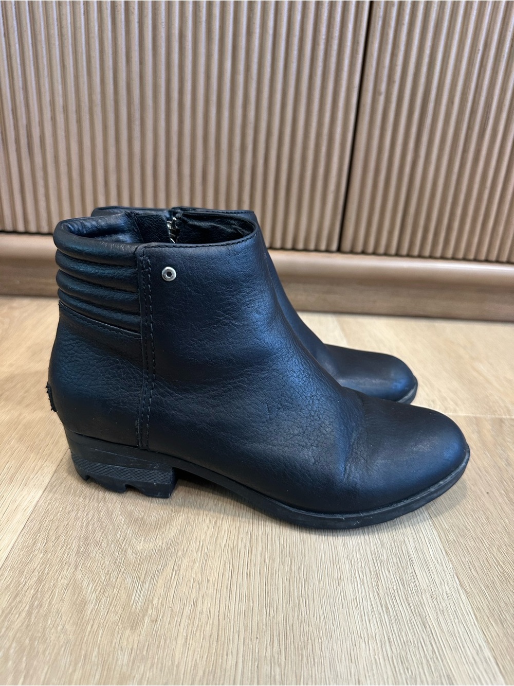 Sorel Danica Short ankle boots size 8 black leather